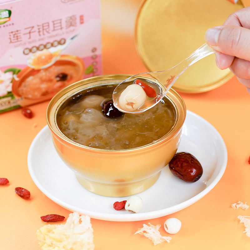 Żrieragħ tal-Lotus u Soppa tal-Fungus Abjad